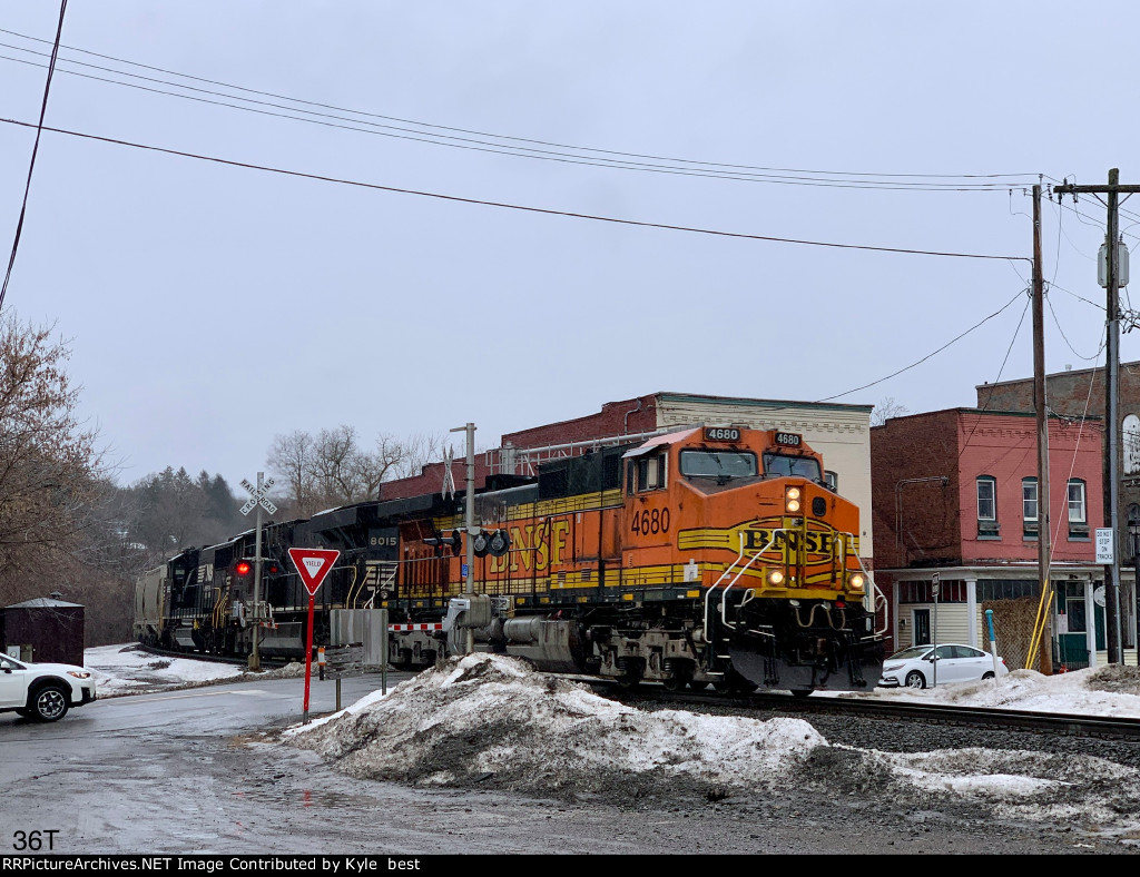 BNSF 4680 on 36T 